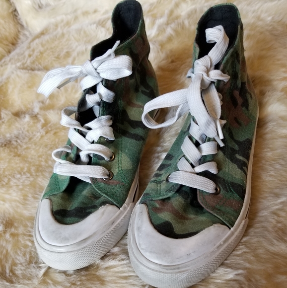 Camo Hi-Top Sneakers SZ 4 boy's - Picture 2 of 5